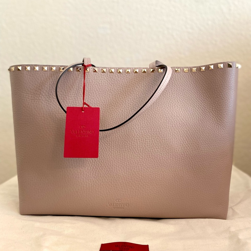 Valentino Garavani Rockstud Shopper. *Brand New* - Picture 16 of 16